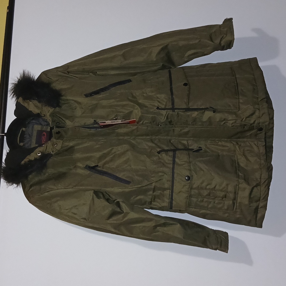 Yoki Sport Sherpa lined olive green coat size Large hooded Faux fur trim NWT